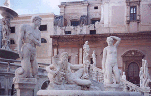 Statues in Piazza Pretoria.